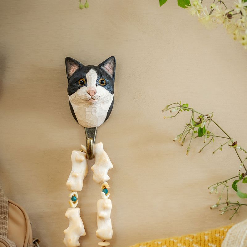 Håndspikket knagg Svart hvit Katt