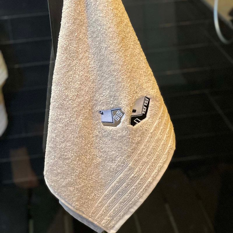 Håndklær med hyttemotiv Sand